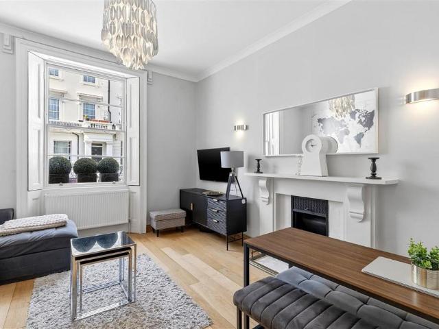 Flat for sale in Pimlico, Greater London