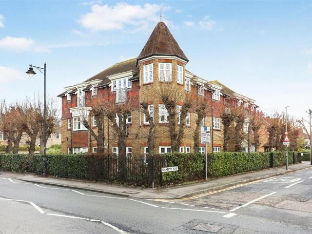 Flat for sale in The Wrythe, Greater London
