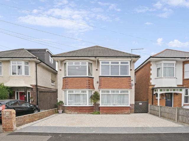 Flat for sale in Queens Park, Bournemouth
