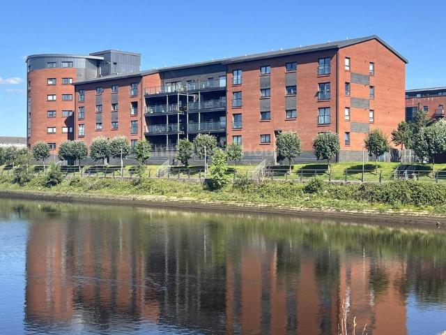 Flat for sale in Ferry Village, Renfrew