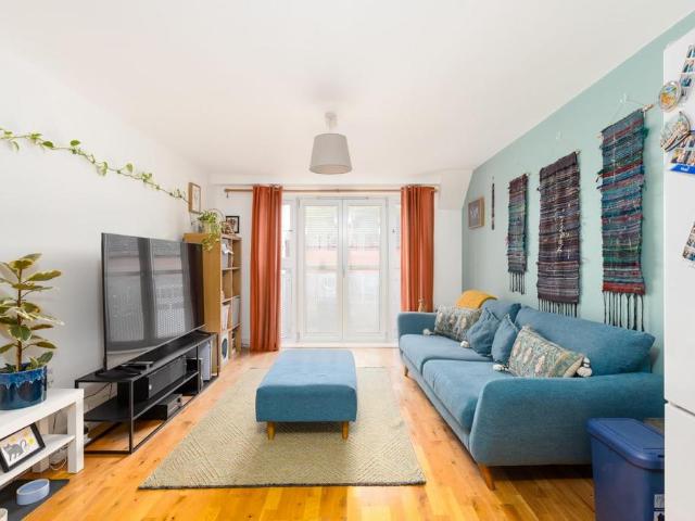 Flat for sale in Wapping Wharf, Feckenham