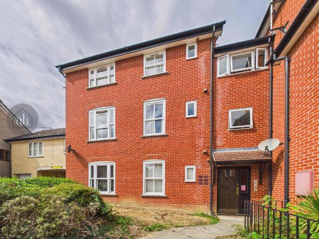 Flat for sale in Chedburgh, Suffolk
