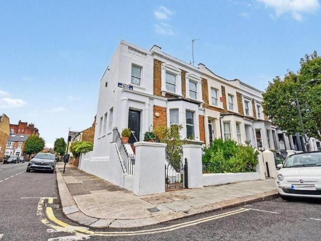 Flat for sale in London Borough of Hammersmith and Fulham, Greater London