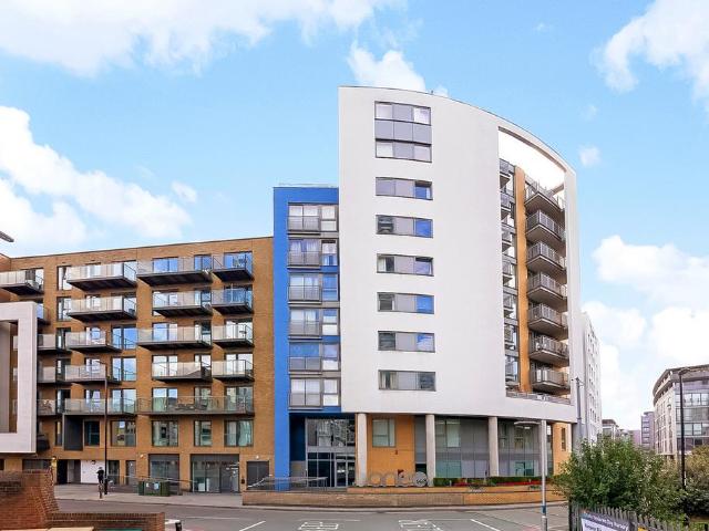 Flat for sale in London Borough of Lewisham, Deptford