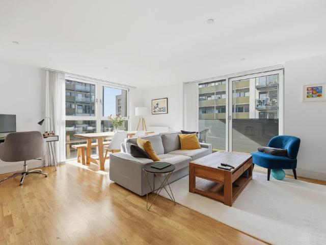 Flat for sale in Greenwich Town Centre, Greater London