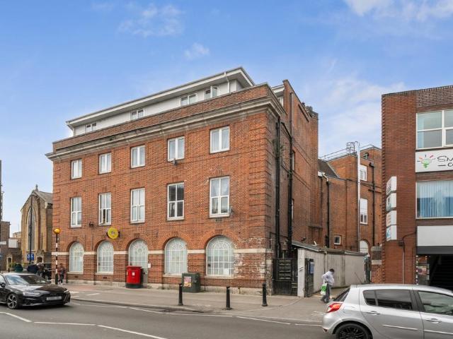 Flat for sale in Hayes, Greater London