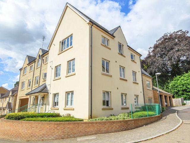 Flat for sale in St. Paul Malmesbury Without, Wiltshire