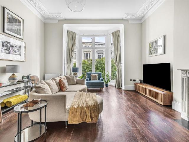 Flat for sale in Belsize Park, Greater London