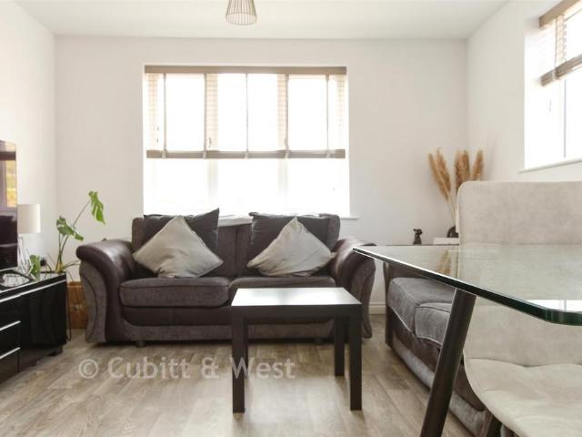 Flat for sale in Greenfields, Red Hill