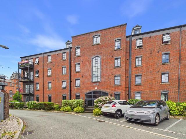Flat for sale in Wilderspool, Warrington