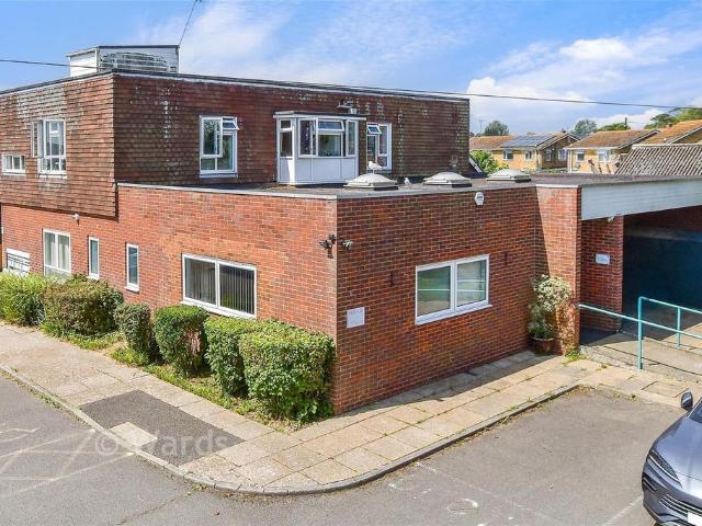 Flat for sale in Folkestone, Kent