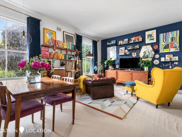 Flat for sale in Shacklewell, Greater London
