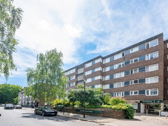 Flat for sale in Paddington, Greater London