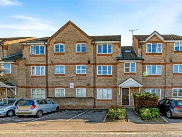 Flat for sale in Walton, Aylesbury