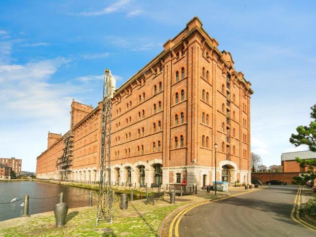 Flat for sale in Calderstones