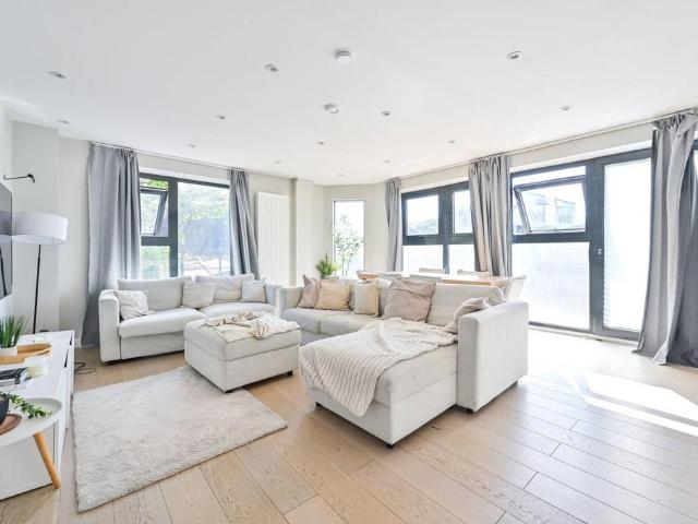 Flat for sale in Bermondsey, Greater London