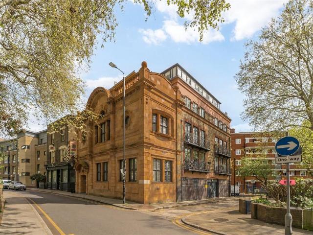 Flat for sale in Limehouse, Greater London