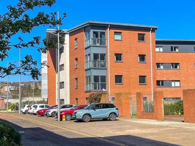 Flat for sale in City Quay, Scotland