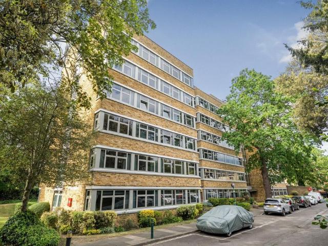 Flat for sale in Southfields, Greater London