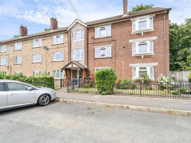 Flat for sale in Devizes, Wiltshire