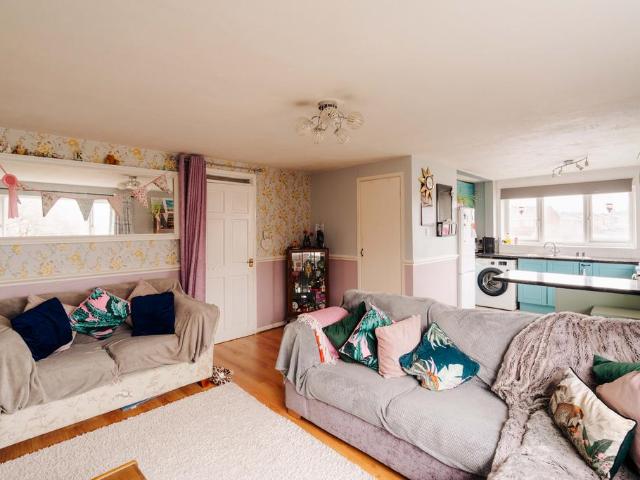 Flat for sale in Patchway