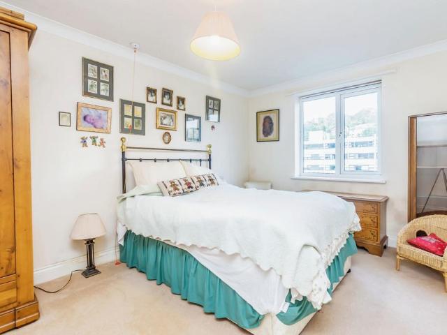 Flat for sale in Hillview, Surrey
