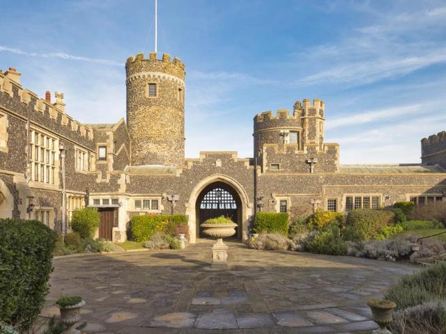 Flat for sale in Acol, Kent