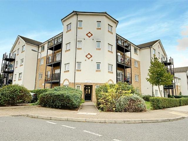 Flat for sale in Ponders End, Greater London