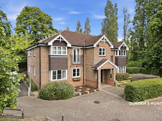 Flat for sale in Epping, Essex