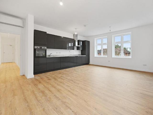 Flat for sale in London Borough of Ealing, Perivale
