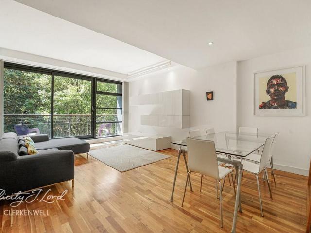 Flat for sale in Finsbury, Greater London