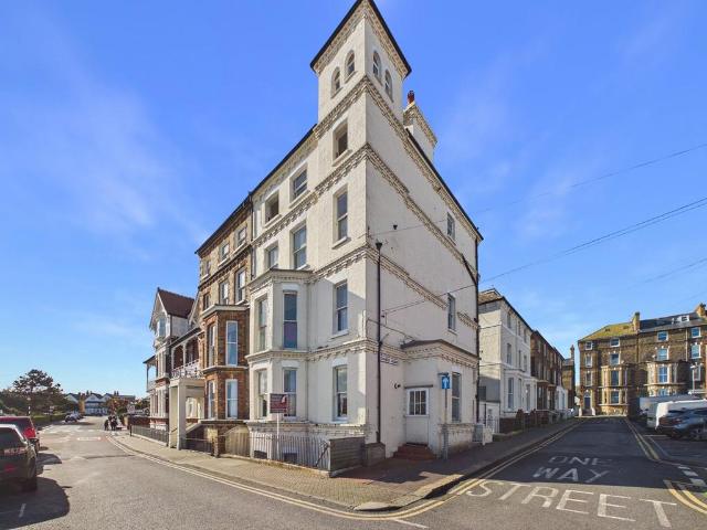 Flat for sale in Upton, Acol