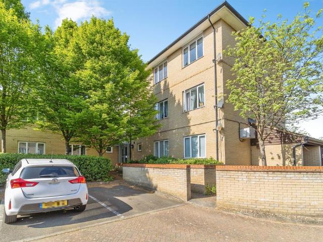 Flat for sale in Monkston Park, Milton Keynes