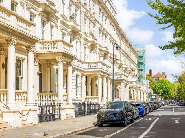 Flat for sale in Earl's Court, Isle Of Man