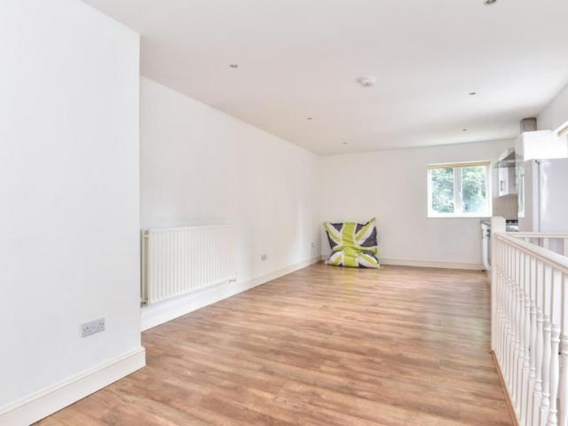 Flat for sale in London Borough of Croydon, Upper Norwood
