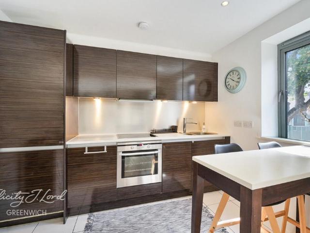 Flat for sale in London Borough of Lewisham, Deptford
