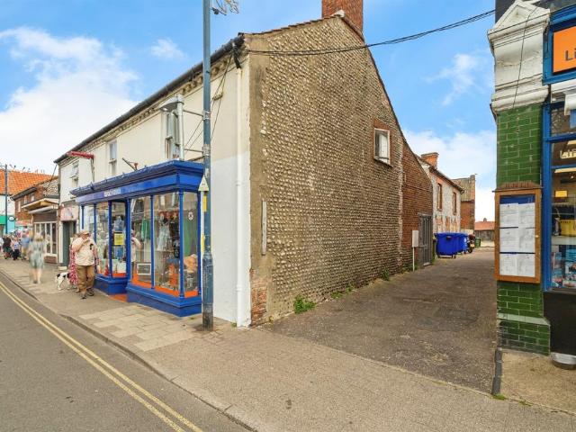 Flat for sale in Comers, Norfolk