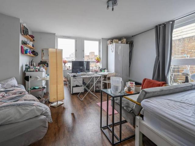 Flat for sale in Tower Liberty, Wapping