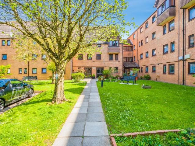 Flat for sale in Plasnewydd, Falcon Lodge