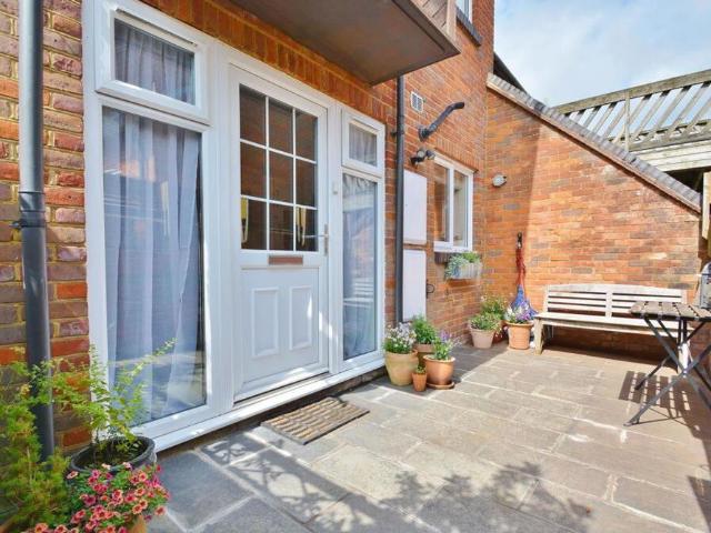 Flat for sale in Thame, South Oxfordshire