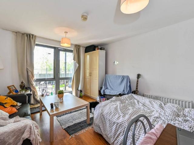 Flat for sale in Clapton, Greater London