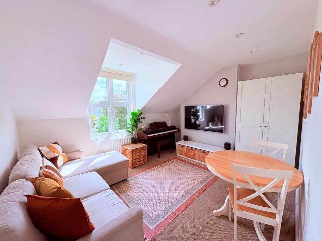 Flat for sale in London Borough of Merton, South Wimbledon