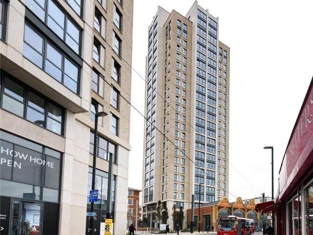 Flat for sale in London Borough of Croydon, Greater London