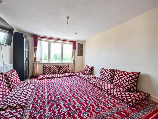 Flat for sale in Limehouse, Greater London