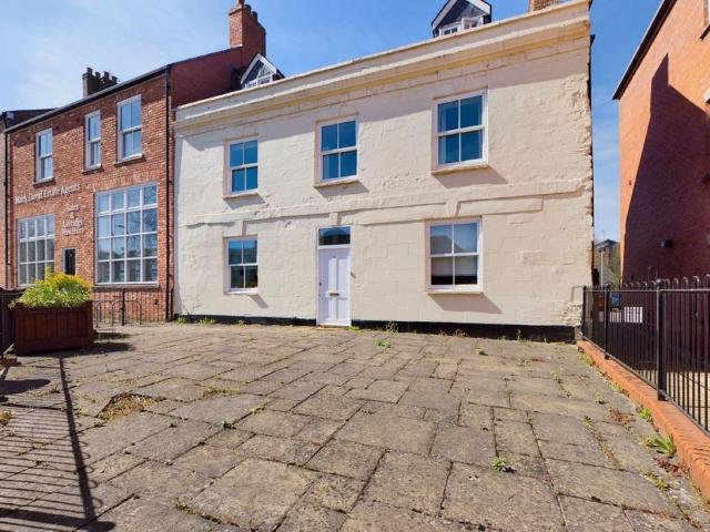 Flat for sale in Evershot, Oxfordshire