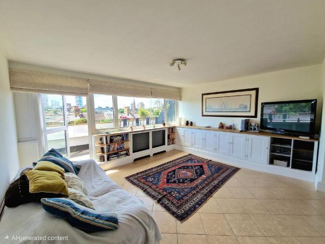Flat for sale in Battersea, Greater London