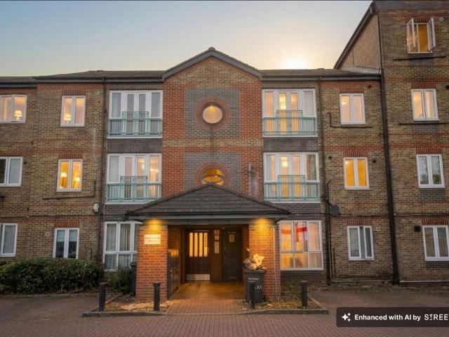Flat for sale in London Borough of Lewisham, Greater London