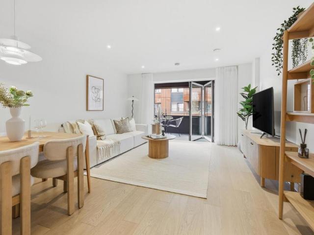 Flat for sale in Hoxton, Greater London