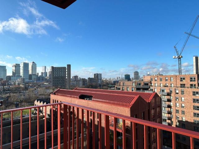 Flat for sale in Blackwall, Greater London