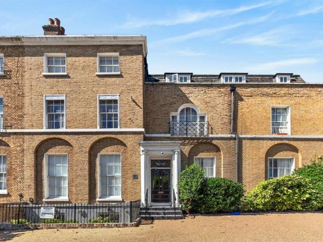 Flat for sale in Greater London